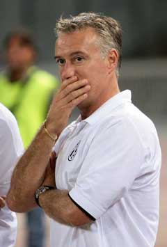 Juventus-trener Didier Deschamps var betenkt etter at europacup-sjansen røk. (Foto: AFP/Scanpix) Juventus-trener Didier Deschamps var betenkt etter at europacup-sjansen røk. (Foto: AFP/Scanpix)