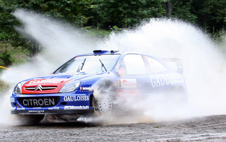 Franske Sebastien Loeb tok årets sjuende VM-seier (AFP PHOTO/Toru YAMANAKA) Franske Sebastien Loeb tok årets sjuende VM-seier (AFP PHOTO/Toru YAMANAKA)