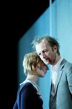 Hedda (Katharina Schüttler)og Eilert (Kay Bartholomäus Schulze):"Du var da glad i meg en gang?" Foto A.D. Hedda (Katharina Schüttler)og Eilert (Kay Bartholomäus Schulze):"Du var da glad i meg en gang?" Foto A.D.