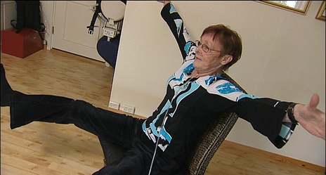 Treningen foran TV-skjermen hjemme har fungert spesielt bra for pasient Karin Ludvigsen. Treningen foran TV-skjermen hjemme har fungert spesielt bra for pasient Karin Ludvigsen.