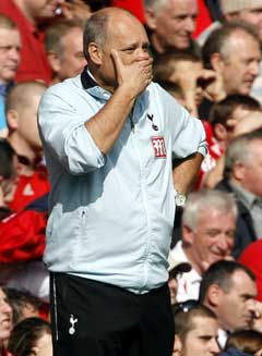 Tottenham-manager Martin Jol var tydelig bekymret på sidelinjen. (Foto: AFP/Scanpix)