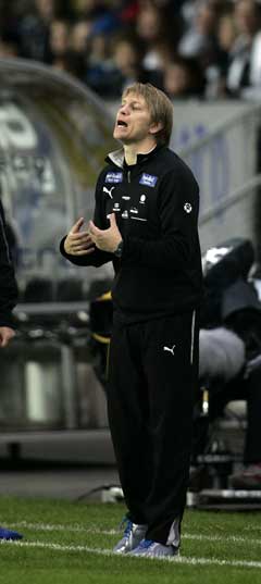 En frustrert Tromsø-trener Steinar Nilsen på Lerkendal. (Foto: Gorm Kallestad / SCANPIX) En frustrert Tromsø-trener Steinar Nilsen på Lerkendal. (Foto: Gorm Kallestad / SCANPIX)