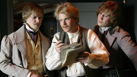 EN UDØDELIG MANN: Den unge Henrik Ibsen i Grimstad. Anders Baasmo Christiansen er den unge Henrik, og Joachim Rafaelsen og Kim Sørensen spiller hans venner (Foto: Anne Liv Ekroll, NRK) EN UDØDELIG MANN: Den unge Henrik Ibsen i Grimstad. Anders Baasmo Christiansen er den unge Henrik, og Joachim Rafaelsen og Kim Sørensen spiller hans venner (Foto: Anne Liv Ekroll, NRK)