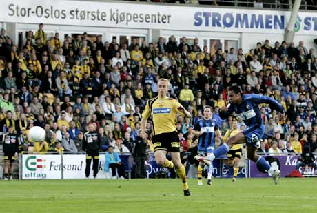 Stabæks Daniel Nannskog knaller inn 0-1. (Foto: Erlend Aas / SCANPIX)