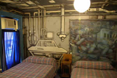 Hva med å sove i et ubåt-rom? Foto Carlton Arms Hotel.