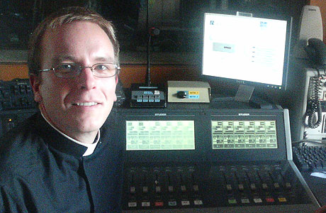 Den einaste norske medarbeidaren i Vatikanradioen, Pål Bratbak. (Foto: Line Gevelt Andersen, NRK)