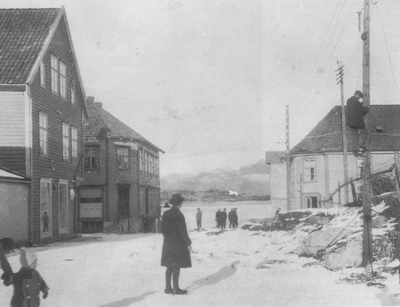 Kraftlinjearbeid i Flor i 1925. Foto: YFK