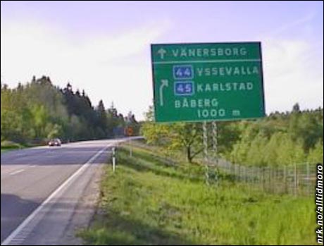 I håp om å bringe forsoning mellom de to kamphønene har den svenske byen Uddevalla nå skiftet navn til Yssevalla. (Alltid Moro)