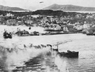 Allierte fly skyt p tyske skip p Flor hamn 4. november 1944.
