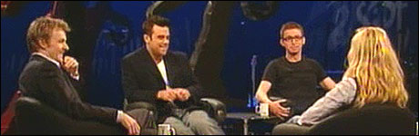 God stemning i studio da Robbie Williams kom p� bes�k i desember 2005 (Foto: NRK)
