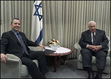 I motsetning til sin etterfølger møtte Ehud Barak palestinernes leder Yasir Arafat.