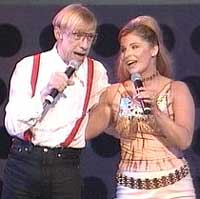Carola har tidlegare opptrått i Melodi Grand Prix fleire gonger. Her under den norske finalen saman med Jan Teigen i 2001. Foto: NRK. 
