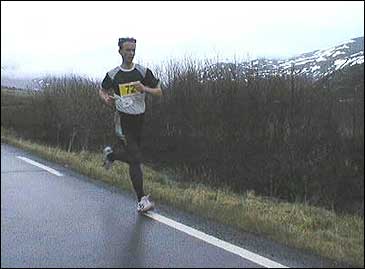 Verdas mestvinnande maratonløpar, Helge Hafsås (Foto: NRK)