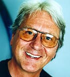 - Nå kan du stemme helt fra lørdag, sier Mr Norsktoppen - Kristian Lindeman. - Nå kan du stemme helt fra lørdag, sier Mr Norsktoppen - Kristian Lindeman.