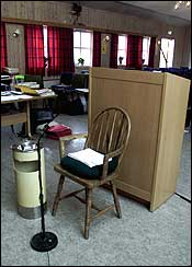 Her er stolen som Per Orderud bruker mens han avgir vitneforklaring til retten. (Foto: Scanpix/Bjørn Sigurdsøn)