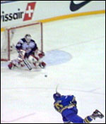 Andreas Johansson setter inn det avgjørende målet (Foto: TV3) Andreas Johansson setter inn det avgjørende målet (Foto: TV3)