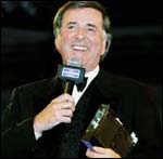 Terry Wogan under en prisutdeling i fjor (Foto: BBC) Terry Wogan under en prisutdeling i fjor (Foto: BBC)