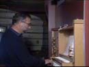 Per Inge Almås spiller på Albrechtsen-orgelet.