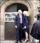 Blant de første til å avgi stemme var den konservative lederen William Hague og hans hustru.