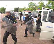 Politiet er i høyeste beredskap. Politiet er i høyeste beredskap.