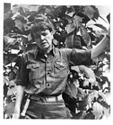 Agnes Smedley fotografert i Kina i 1930, der hun arbeidet som korrespondent for Frankfurter Zeitung og Manchester Guardian. Agnes Smedley fotografert i Kina i 1930, der hun arbeidet som korrespondent for Frankfurter Zeitung og Manchester Guardian.