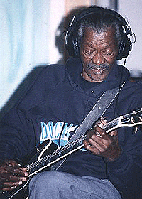 En av bluesens aller største: Clarence Brown. Foto: Arkiv.