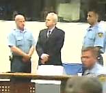 - Jeg anser både tiltalen og denne domstolen for å være falsk, sa Milosevic tirsdag. (Arkivfoto: EBU)