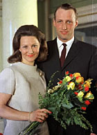 Kronprins Harald og Sonja Haraldsen i forbindelse med offentliggjøring av forlovelsen 21.3.68. Foto: Scanpix