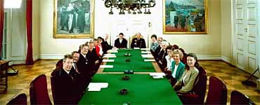 Kronprins Haakon for første gang i statsråd på Slottet 20. juli 1991, ved siden av kong Harald, på sin 18-års dag. Foto: Scanpix