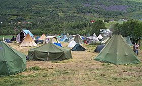 Teltplassen på Riddu Riddu festivalen (foto: NRK)