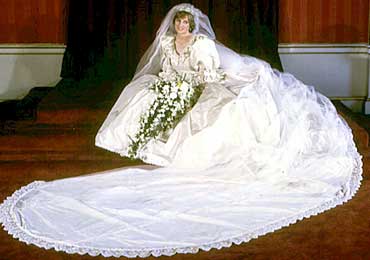 1981: Diana Spencer ble prinsesse av Wales i et hav av silke.