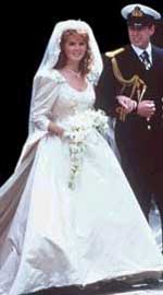 1986: Sarah Ferguson ektet prins Andrew, og de fikk titlene hertug og hertuginne av York.