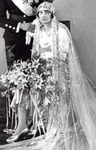 1929: Den svenske prinsesse Märtha giftet seg med kronprins Olav i blank duchesse-silke.